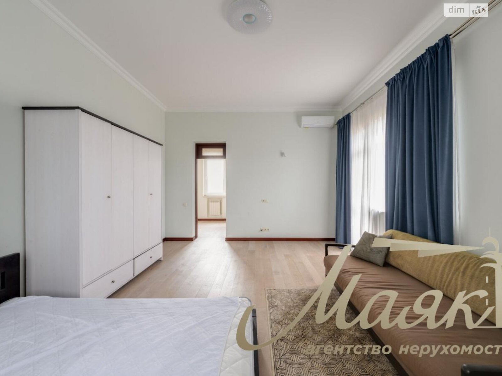 триповерховий будинок з верандою, 920 кв. м, кирпич. Здається помісячно в Козині фото 1 триповерховий будинок з верандою, 920 кв. м, кирпич. Здається помісячно в Козині фото 1