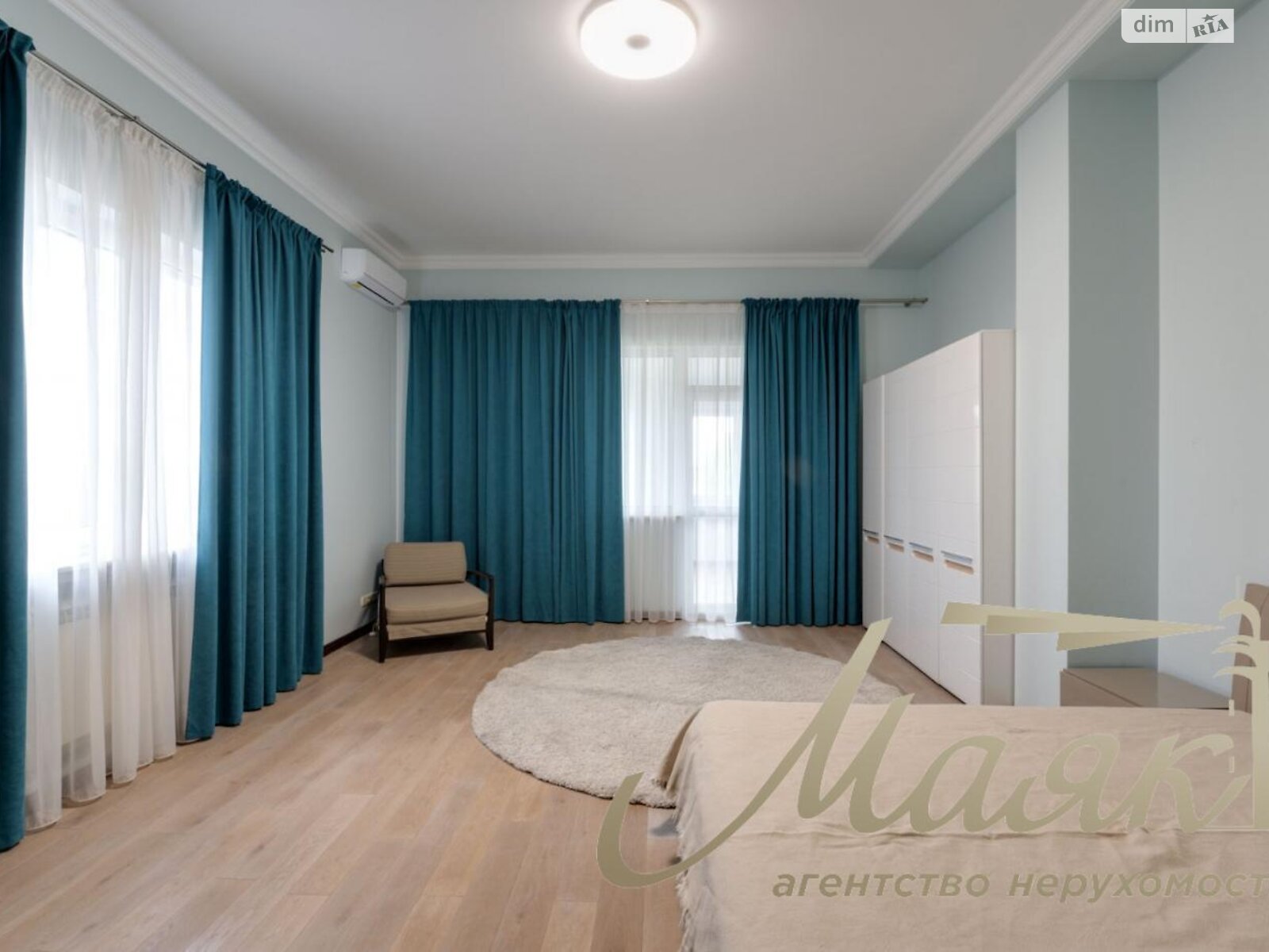 триповерховий будинок з верандою, 920 кв. м, кирпич. Здається помісячно в Козині фото 1 триповерховий будинок з верандою, 920 кв. м, кирпич. Здається помісячно в Козині фото 1