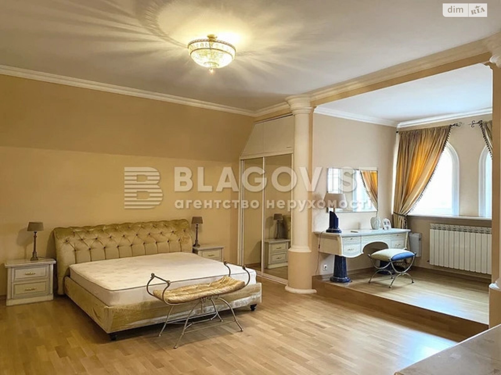 триповерховий будинок з гаражем, 500 кв. м, цегла. Здається помісячно в Козині фото 1 триповерховий будинок з гаражем, 500 кв. м, цегла. Здається помісячно в Козині фото 1