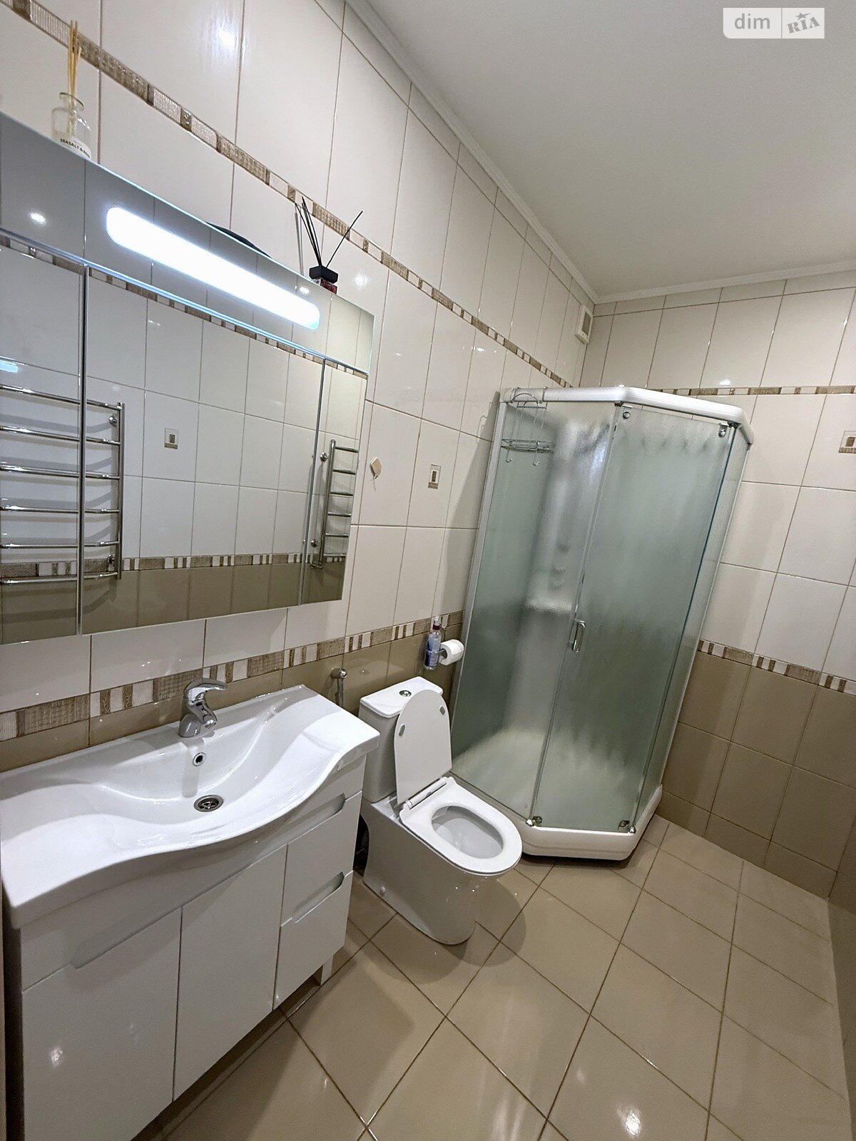 двоповерховий будинок з гаражем, 340 кв. м, цегла. Здається помісячно в Козині фото 1