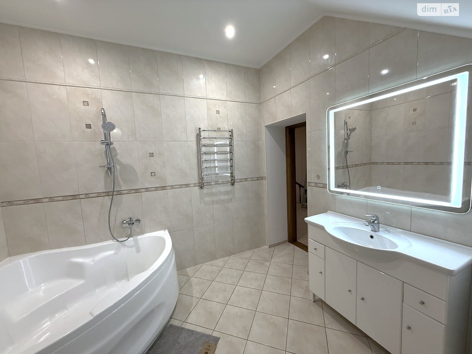 двоповерховий будинок з гаражем, 340 кв. м, цегла. Здається помісячно в Козині фото 1