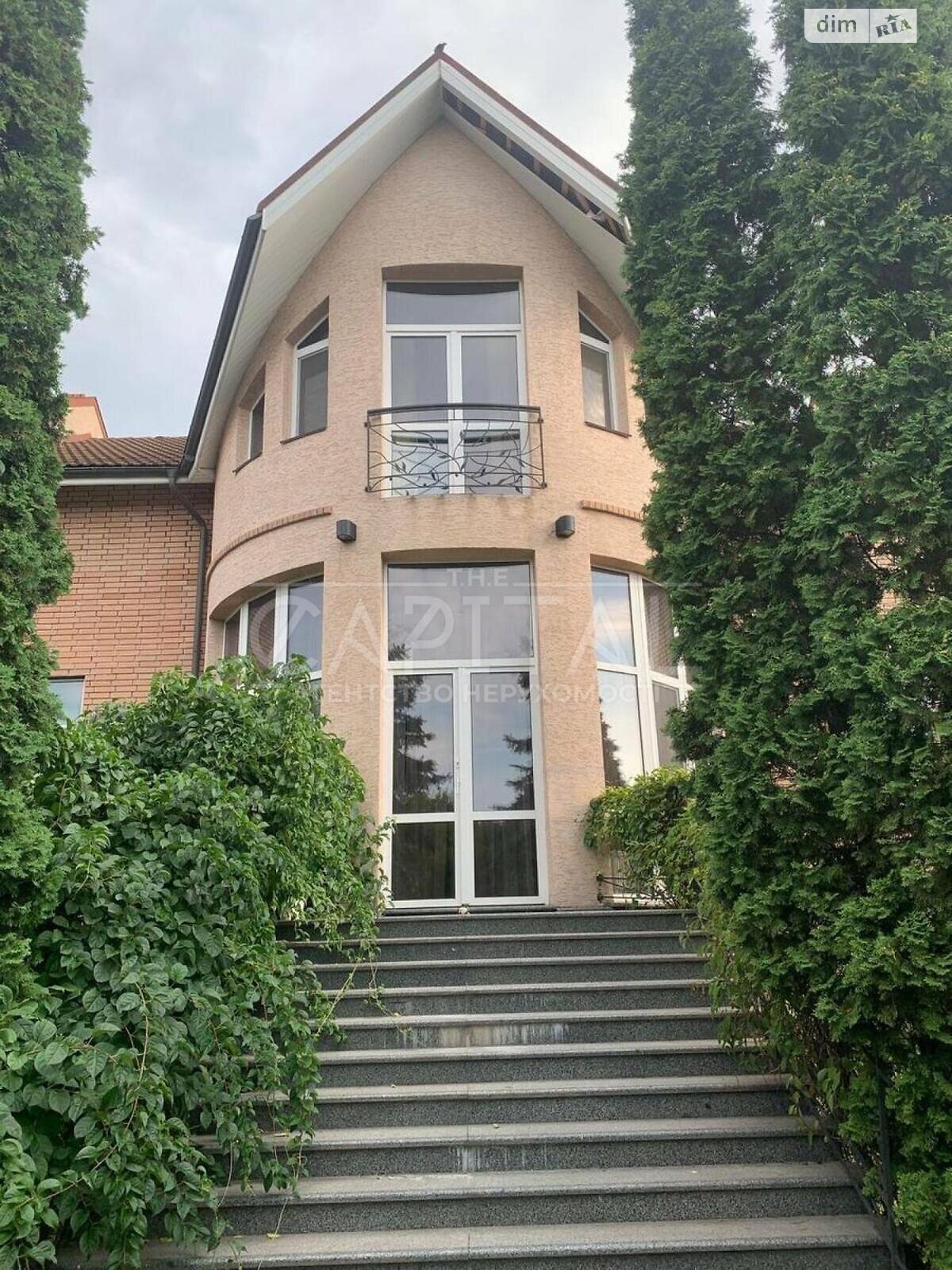 трехэтажный дом с верандой, 773 кв. м, кирпич. Сдается помесячно в Козине фото 1 трехэтажный дом с верандой, 773 кв. м, кирпич. Сдается помесячно в Козине фото 1