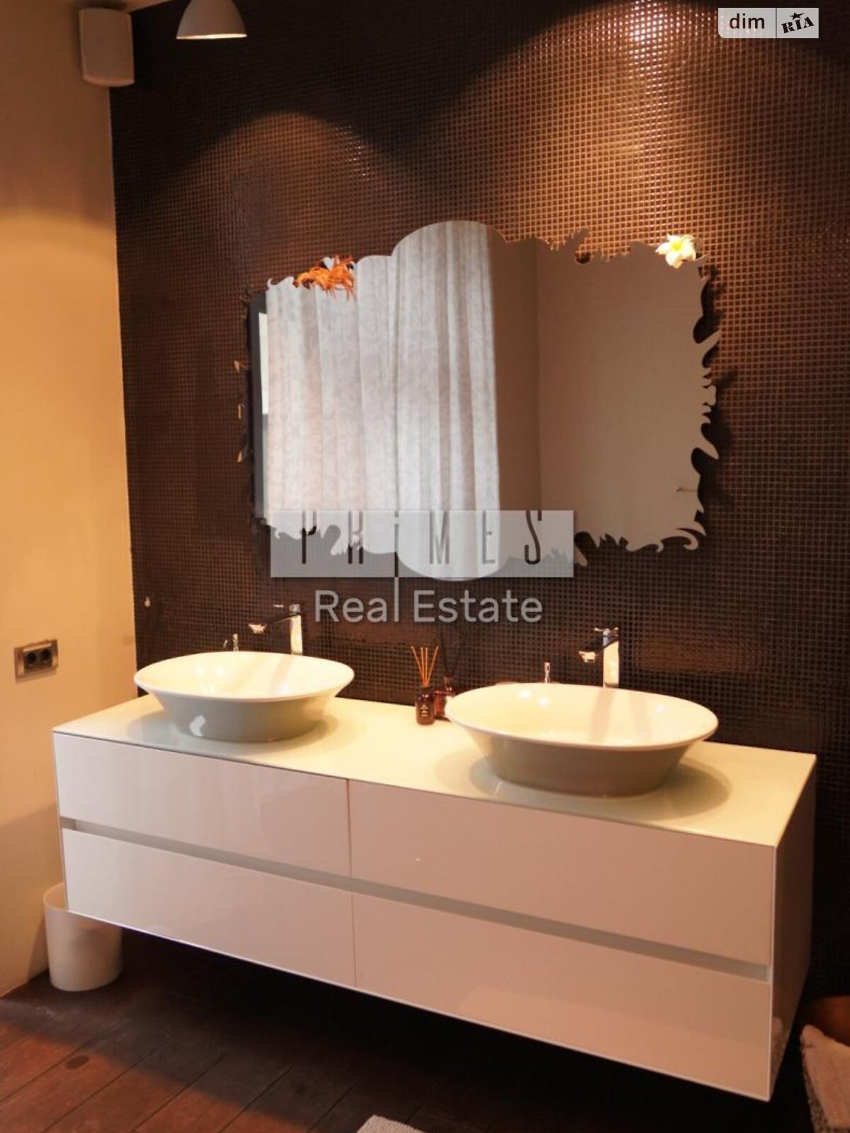 трехэтажный дом, 700 кв. м, кирпич. Сдается помесячно в Козине фото 1