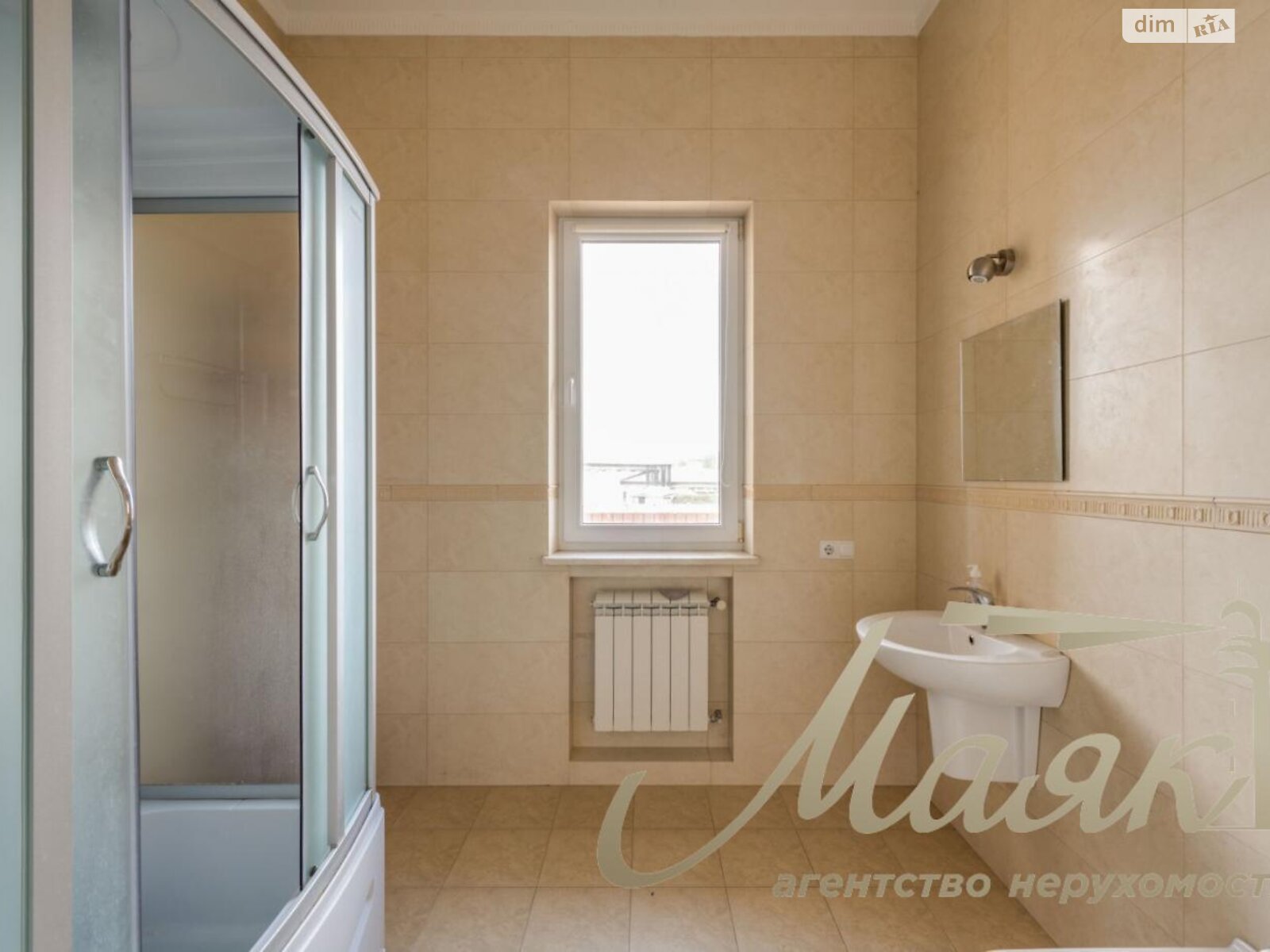 трехэтажный дом с балконом, 920 кв. м, кирпич. Сдается помесячно в Козине фото 1 трехэтажный дом с балконом, 920 кв. м, кирпич. Сдается помесячно в Козине фото 1