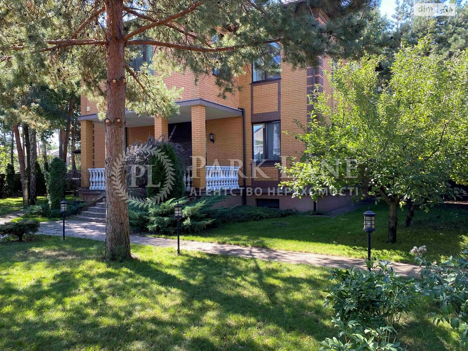 трехэтажный дом с гаражом, 319.6 кв. м, кирпич. Сдается помесячно в Козине фото 1