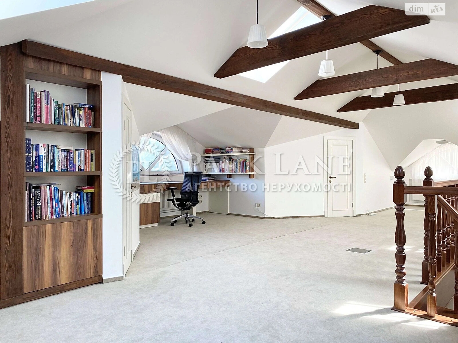 трехэтажный дом с гаражом, 319.6 кв. м, кирпич. Сдается помесячно в Козине фото 1