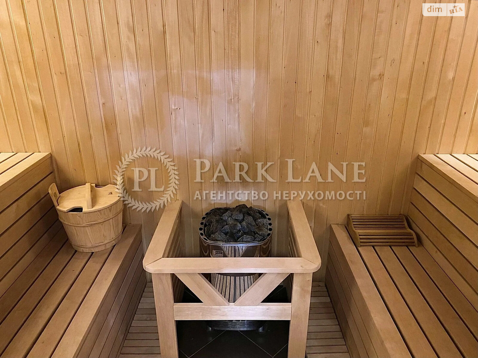 трехэтажный дом с гаражом, 319.6 кв. м, кирпич. Сдается помесячно в Козине фото 1