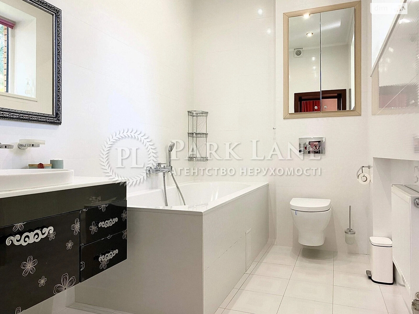 трехэтажный дом с гаражом, 319.6 кв. м, кирпич. Сдается помесячно в Козине фото 1