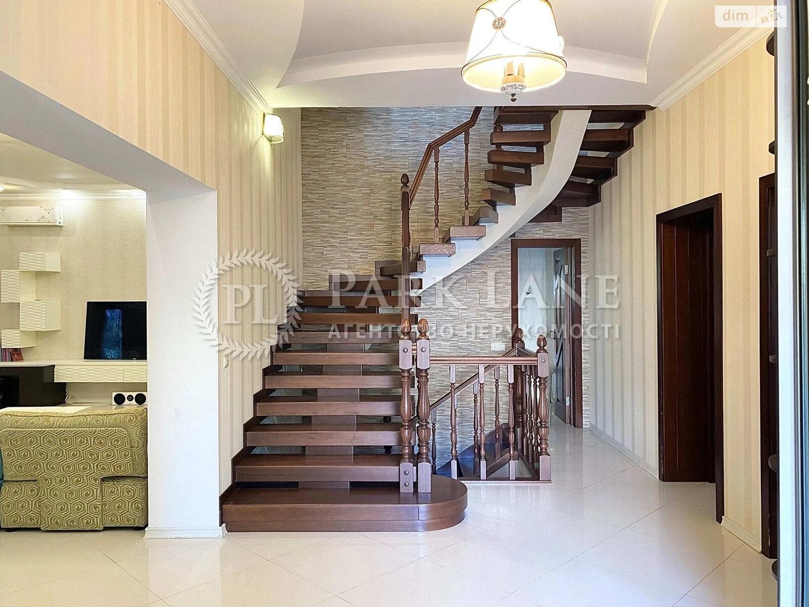 трехэтажный дом с гаражом, 319.6 кв. м, кирпич. Сдается помесячно в Козине фото 1