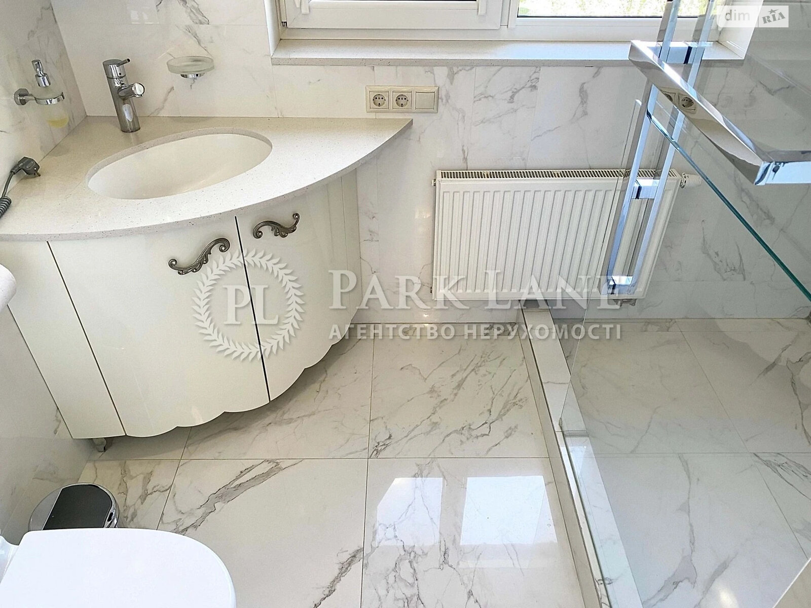 трехэтажный дом с гаражом, 319.6 кв. м, кирпич. Сдается помесячно в Козине фото 1