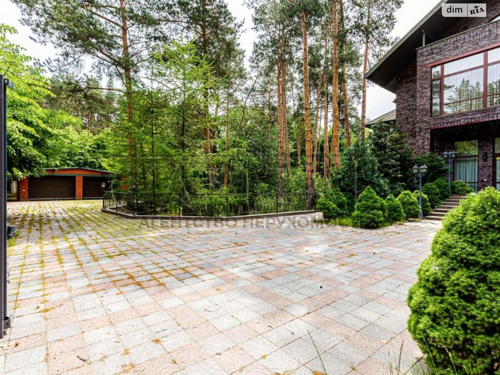 чотириповерховий будинок з верандою, 900 кв. м, цегла. Здається помісячно в Козині фото 1 чотириповерховий будинок з верандою, 900 кв. м, цегла. Здається помісячно в Козині фото 1