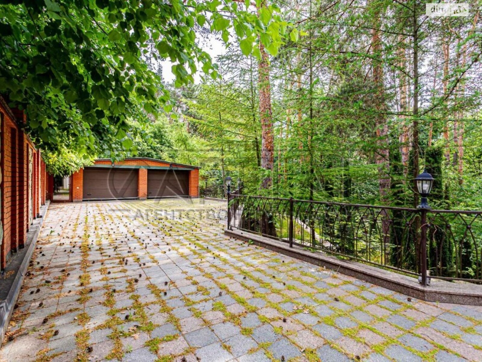чотириповерховий будинок з верандою, 900 кв. м, цегла. Здається помісячно в Козині фото 1 чотириповерховий будинок з верандою, 900 кв. м, цегла. Здається помісячно в Козині фото 1