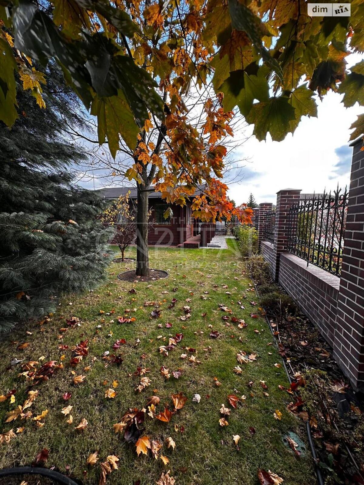 двухэтажный дом с гаражом, 730 кв. м, кирпич. Сдается помесячно в Козине фото 1