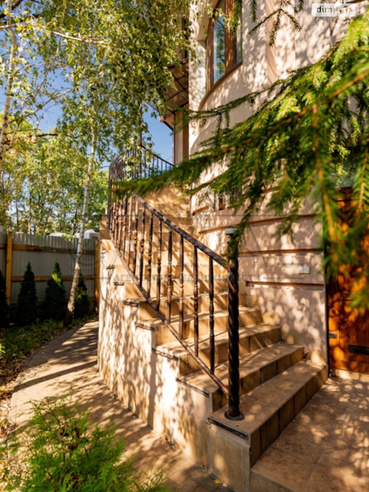 трехэтажный дом, 400 кв. м, кирпич. Сдается помесячно в Козине фото 1 трехэтажный дом, 400 кв. м, кирпич. Сдается помесячно в Козине фото 1