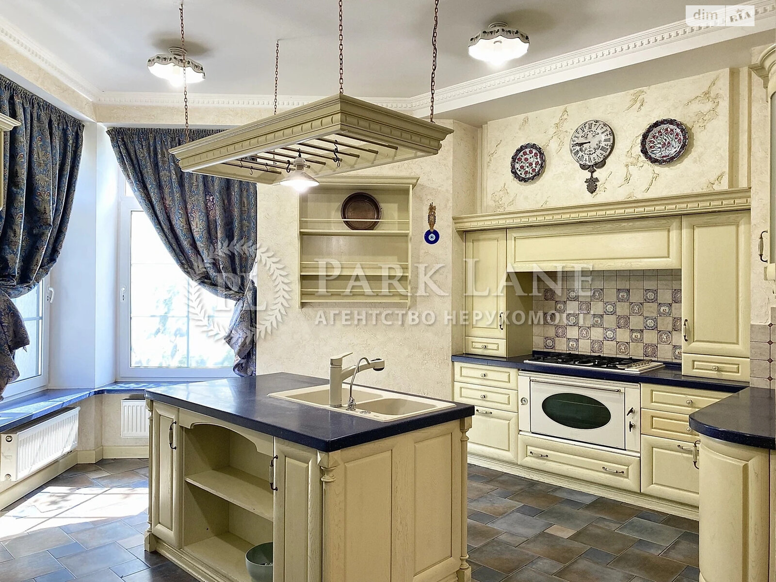 двоповерховий будинок з верандою, 1057.9 кв. м, цегла. Здається помісячно в Козині фото 1