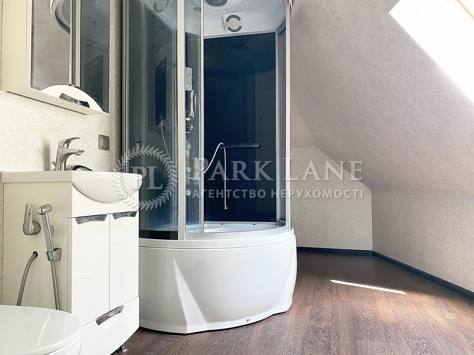 двоповерховий будинок з верандою, 1057.9 кв. м, цегла. Здається помісячно в Козині фото 1