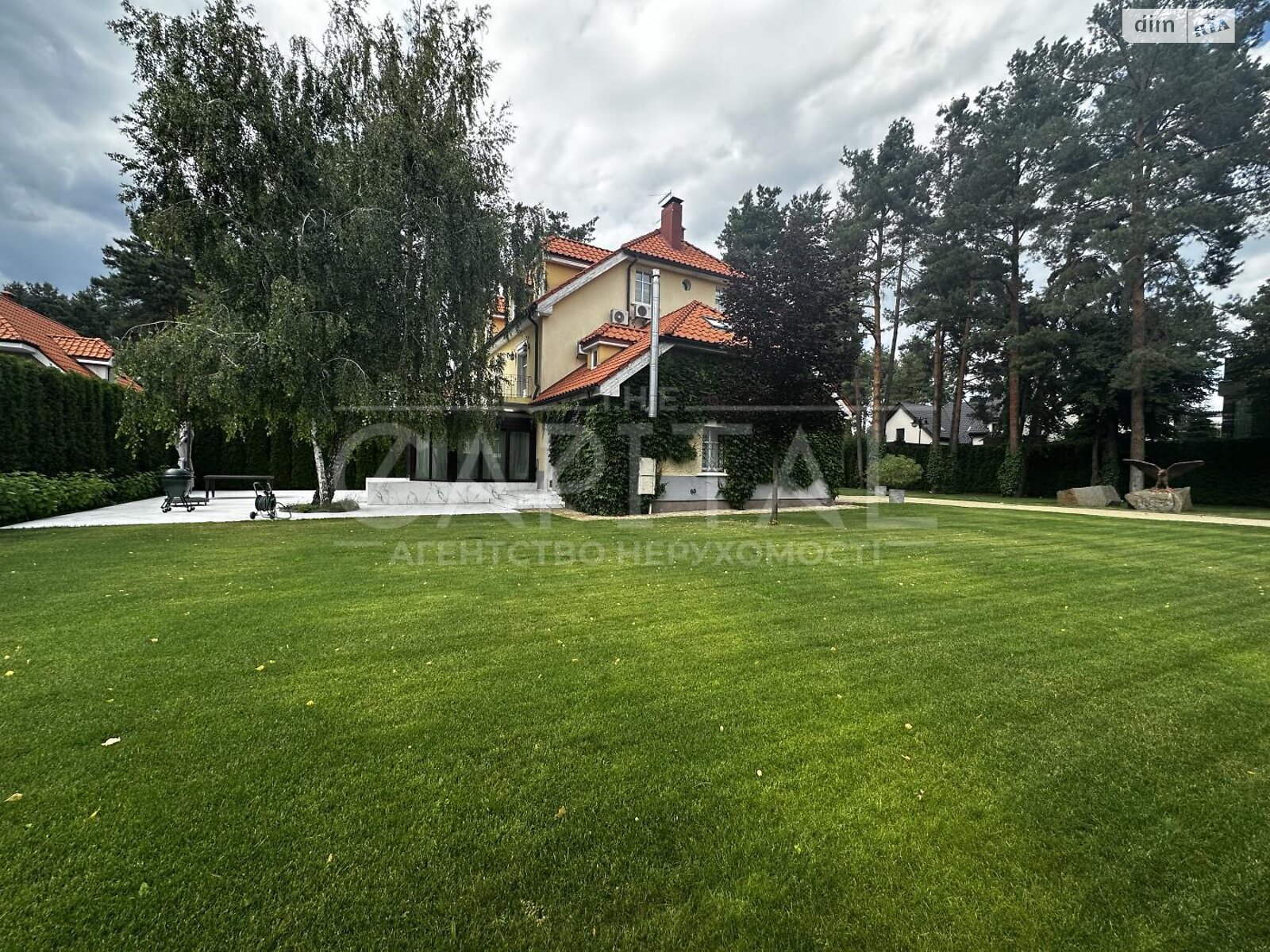 триповерховий будинок, 380 кв. м, цегла. Здається помісячно в Козині фото 1 триповерховий будинок, 380 кв. м, цегла. Здається помісячно в Козині фото 1