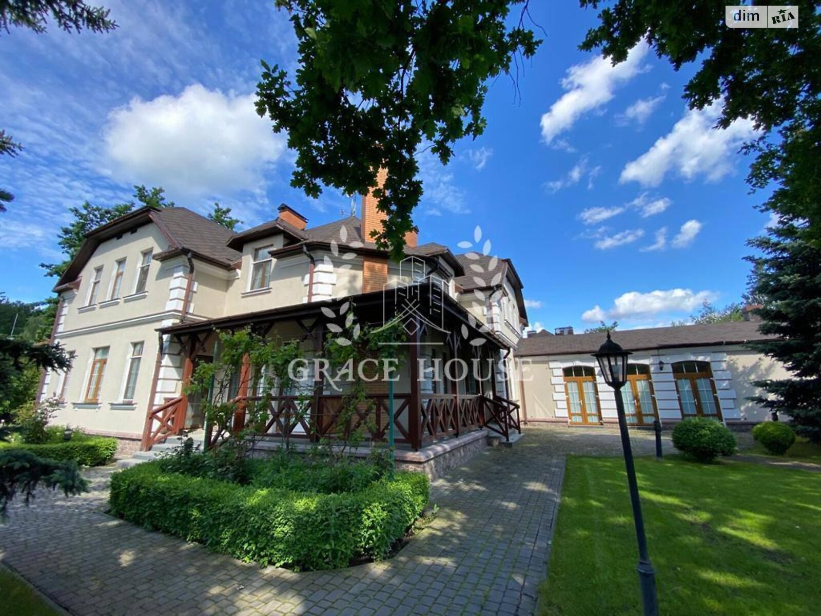 двоповерховий будинок з верандою, 600 кв. м, цегла. Здається помісячно в Козині фото 1 двоповерховий будинок з верандою, 600 кв. м, цегла. Здається помісячно в Козині фото 1