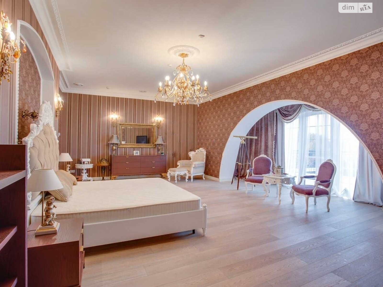 двухэтажный дом, 883 кв. м, кирпич. Сдается помесячно в Козине фото 1
