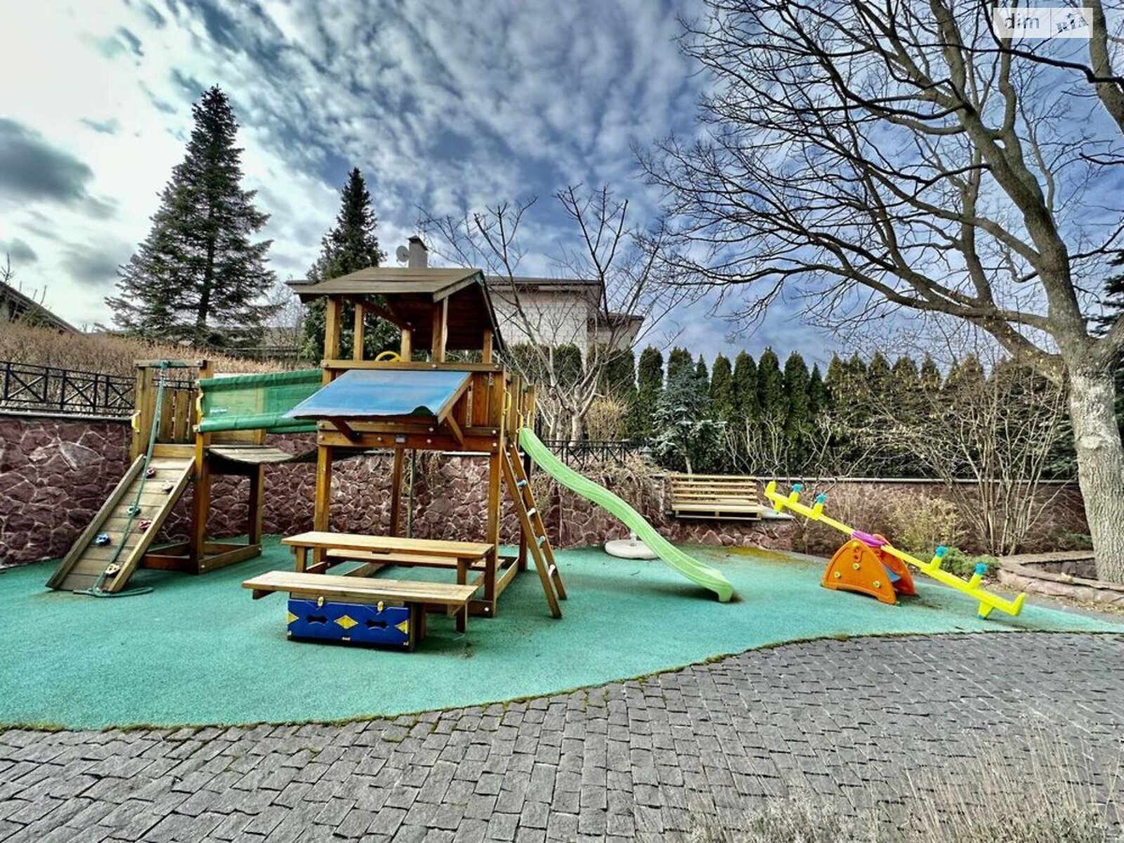 триповерховий будинок, 533 кв. м, кирпич. Здається помісячно в Козині фото 1 триповерховий будинок, 533 кв. м, кирпич. Здається помісячно в Козині фото 1
