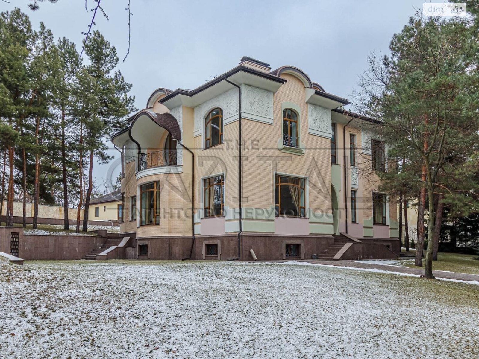 триповерховий будинок з меблями, 800 кв. м, кирпич. Здається помісячно в Козині фото 1 триповерховий будинок з меблями, 800 кв. м, кирпич. Здається помісячно в Козині фото 1