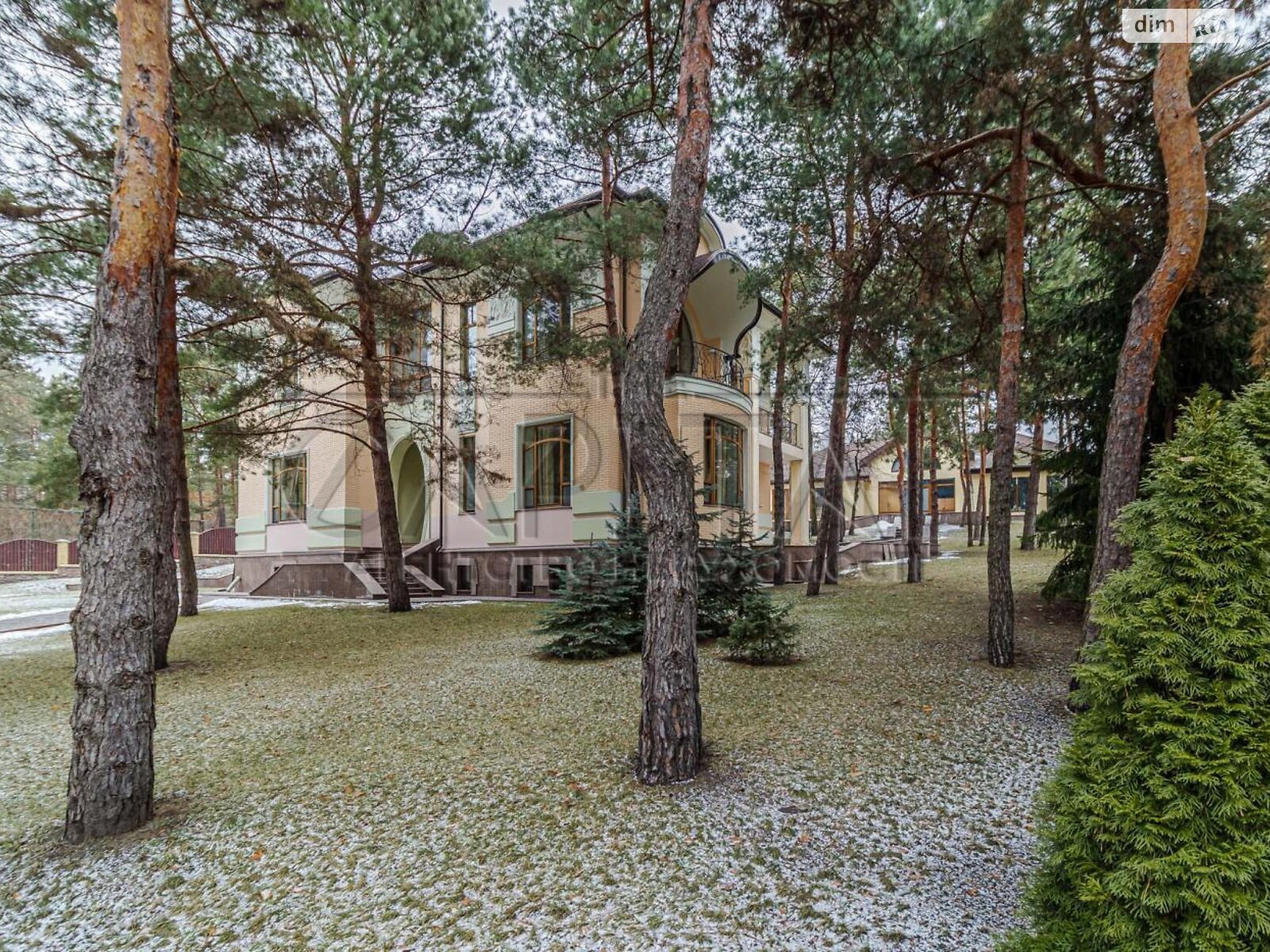 триповерховий будинок з меблями, 800 кв. м, кирпич. Здається помісячно в Козині фото 1 триповерховий будинок з меблями, 800 кв. м, кирпич. Здається помісячно в Козині фото 1