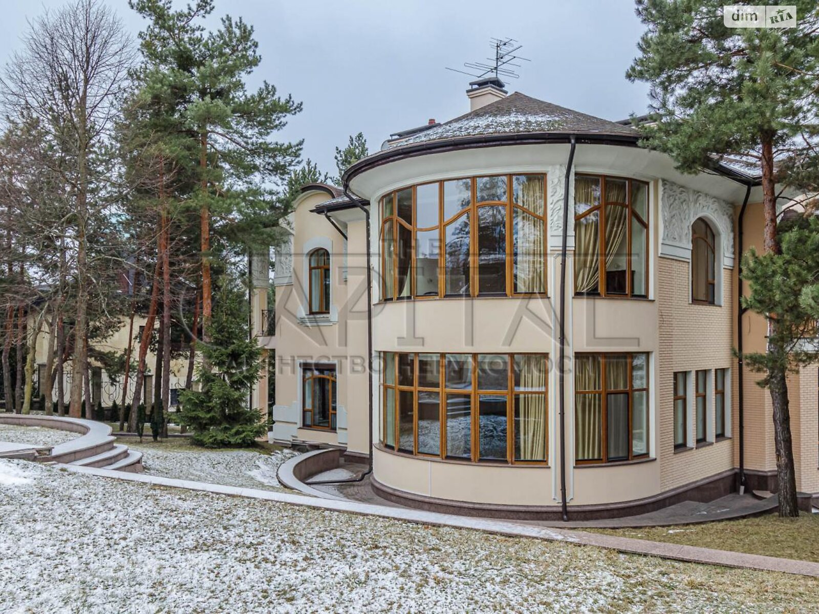 триповерховий будинок з меблями, 800 кв. м, кирпич. Здається помісячно в Козині фото 1 триповерховий будинок з меблями, 800 кв. м, кирпич. Здається помісячно в Козині фото 1