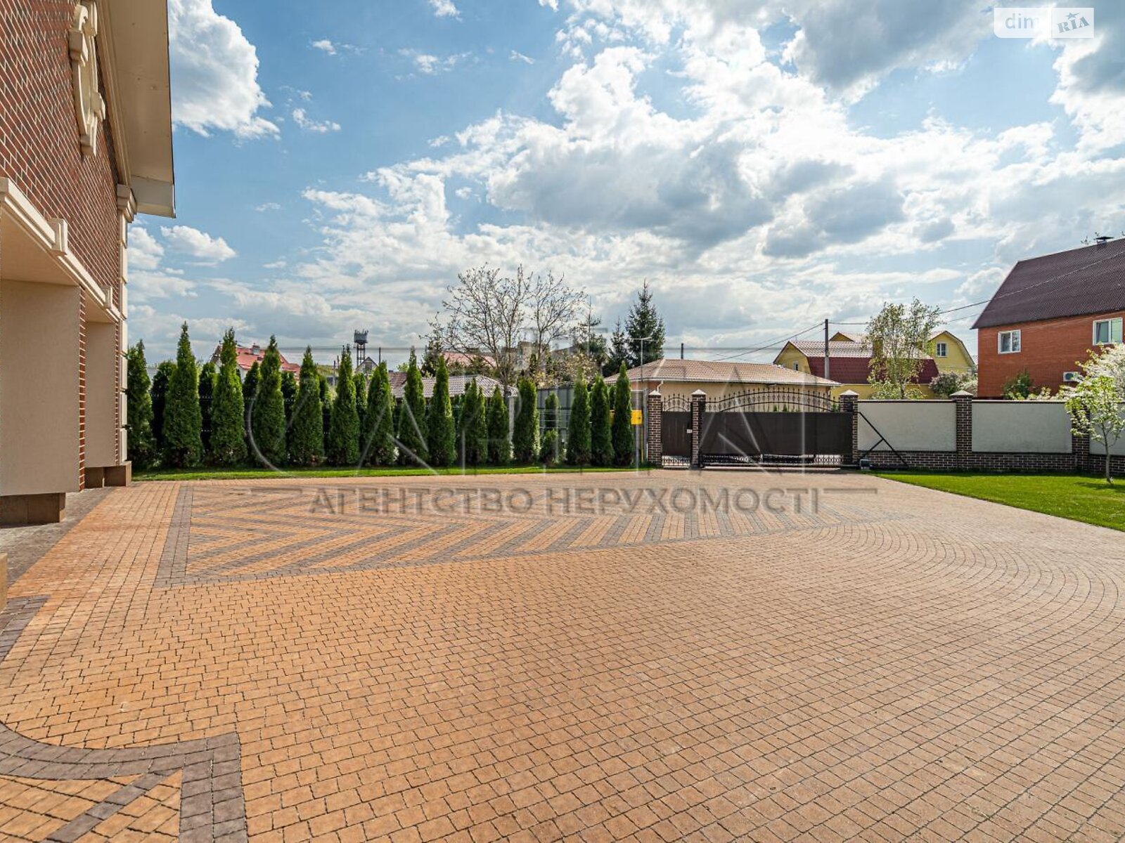двоповерховий будинок з балконом, 400 кв. м, кирпич. Здається помісячно в Козині фото 1 двоповерховий будинок з балконом, 400 кв. м, кирпич. Здається помісячно в Козині фото 1