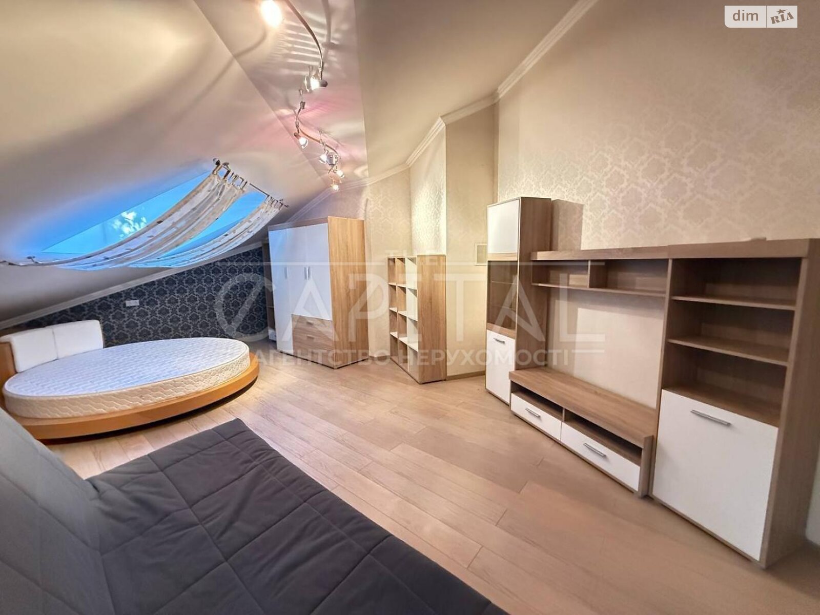 трехэтажный дом, 500 кв. м, кирпич. Сдается помесячно в Козине фото 1 трехэтажный дом, 500 кв. м, кирпич. Сдается помесячно в Козине фото 1