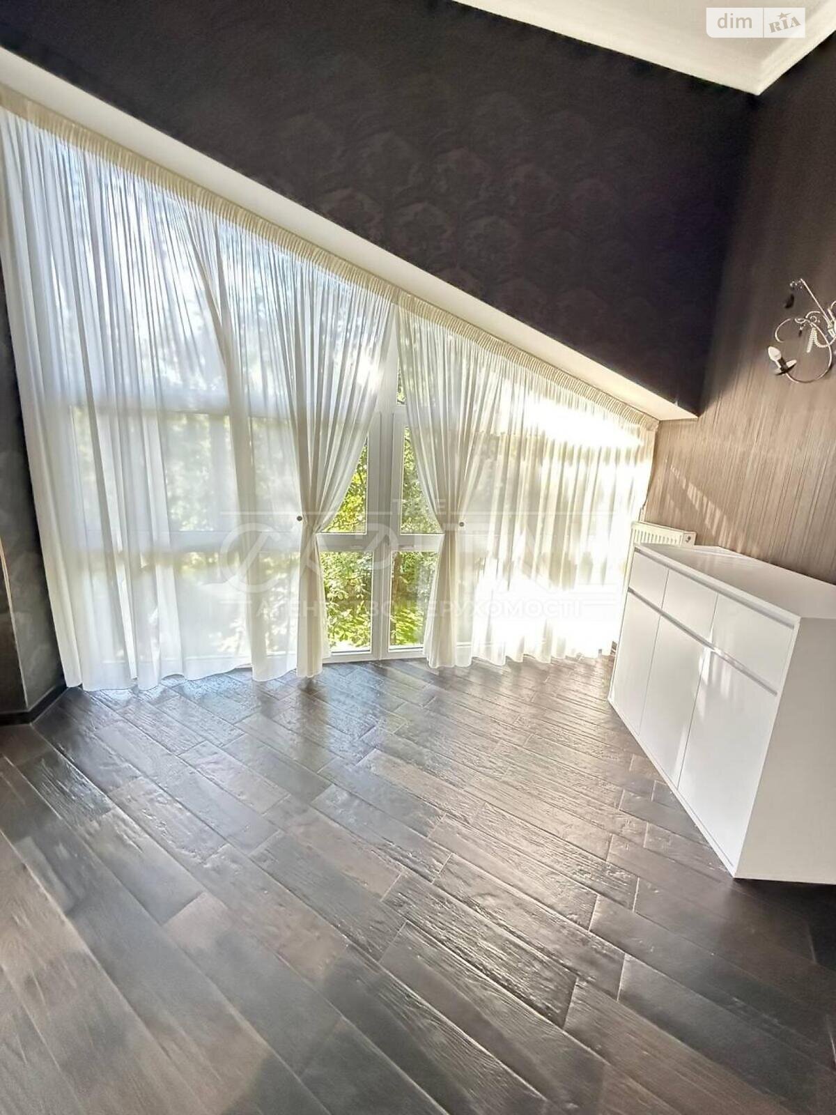 трехэтажный дом, 500 кв. м, кирпич. Сдается помесячно в Козине фото 1 трехэтажный дом, 500 кв. м, кирпич. Сдается помесячно в Козине фото 1