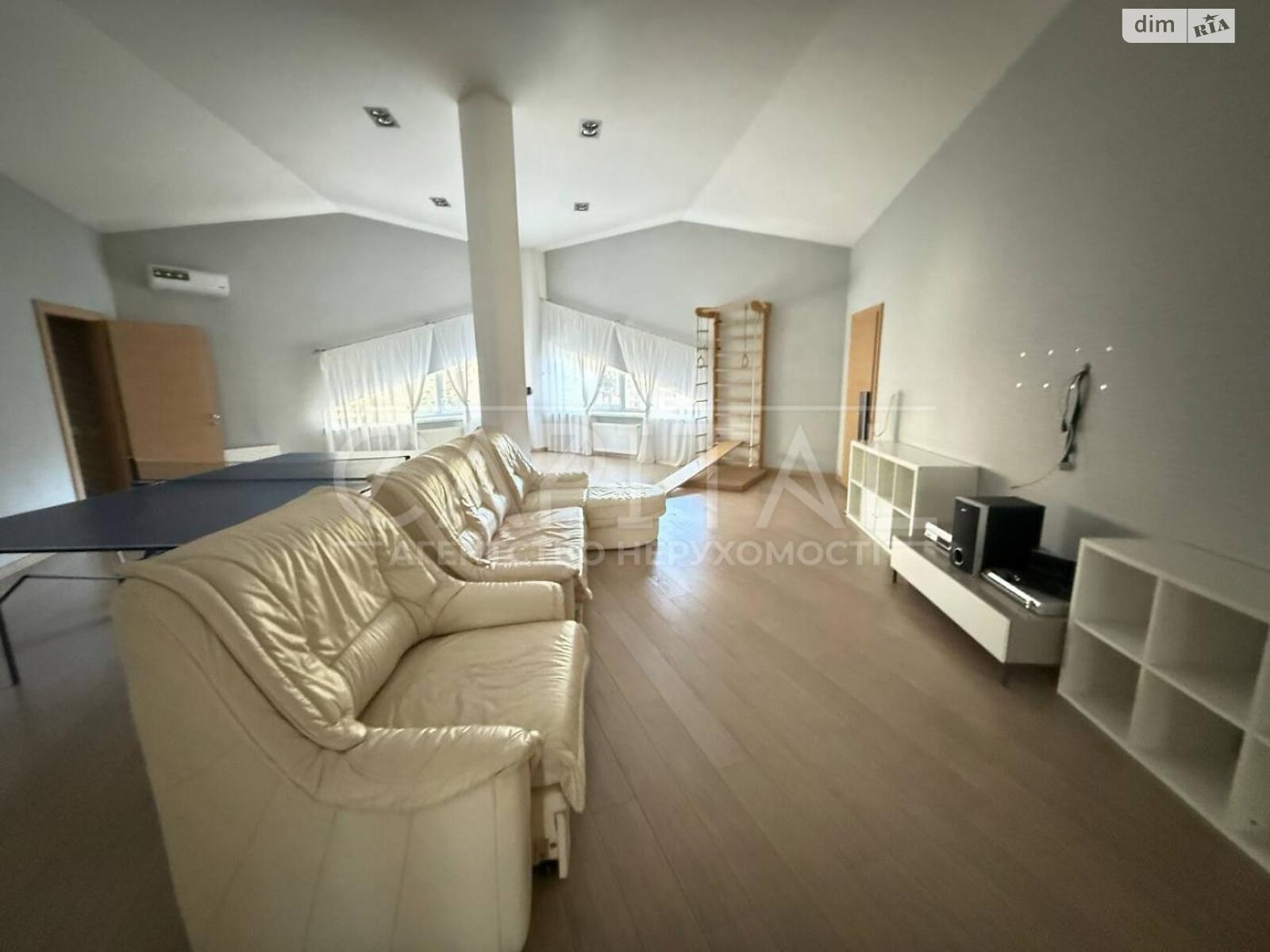 трехэтажный дом, 500 кв. м, кирпич. Сдается помесячно в Козине фото 1 трехэтажный дом, 500 кв. м, кирпич. Сдается помесячно в Козине фото 1