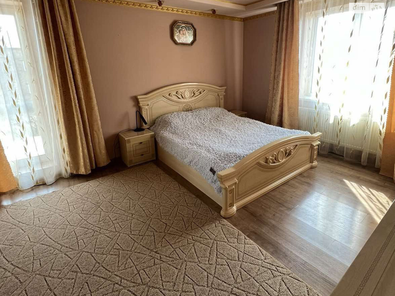 двухэтажный дом с балконом, 180 кв. м, кирпич. Сдается помесячно в Красном фото 1 двухэтажный дом с балконом, 180 кв. м, кирпич. Сдается помесячно в Красном фото 1