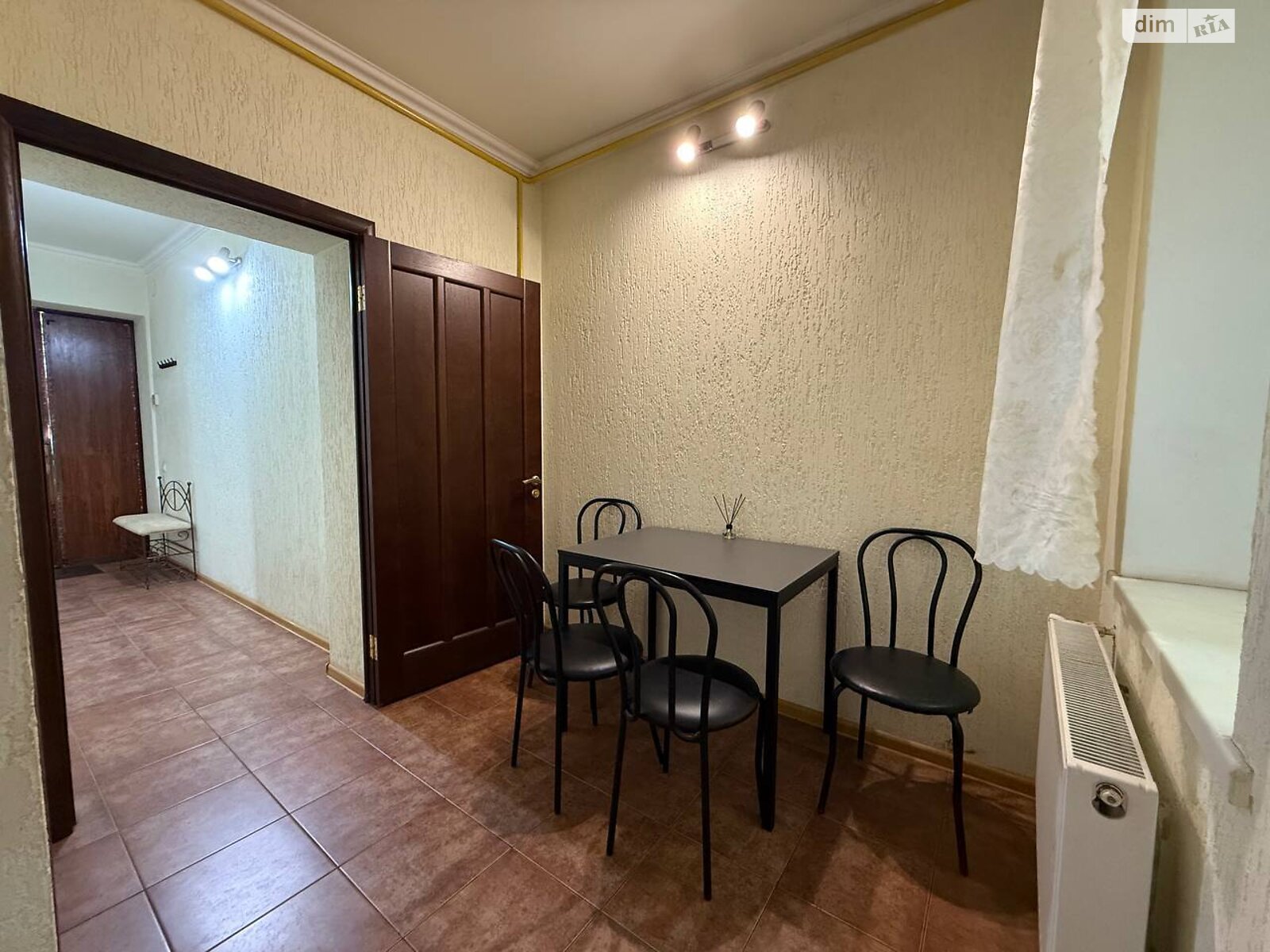 однопроверховий будинок з ремонтом, 52 кв. м, кирпич. Здається помісячно в Кривому Розі, в районі Металургійний фото 1