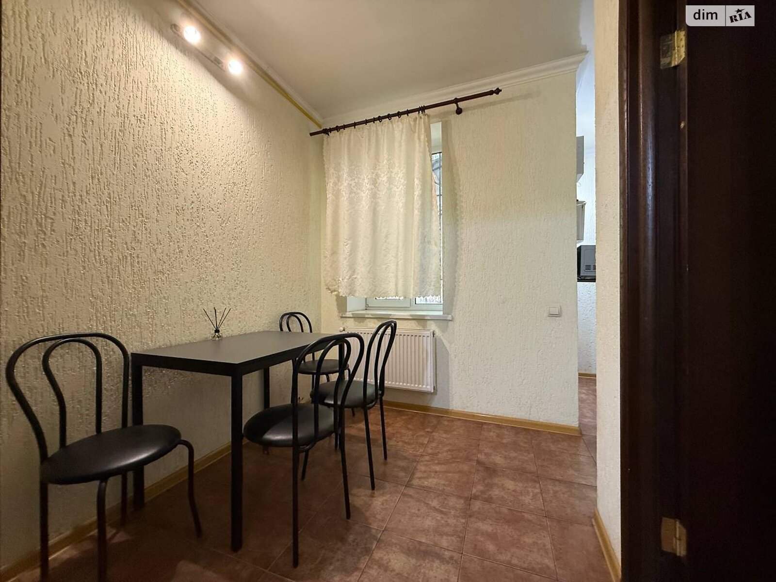 однопроверховий будинок з ремонтом, 52 кв. м, кирпич. Здається помісячно в Кривому Розі, в районі Металургійний фото 1