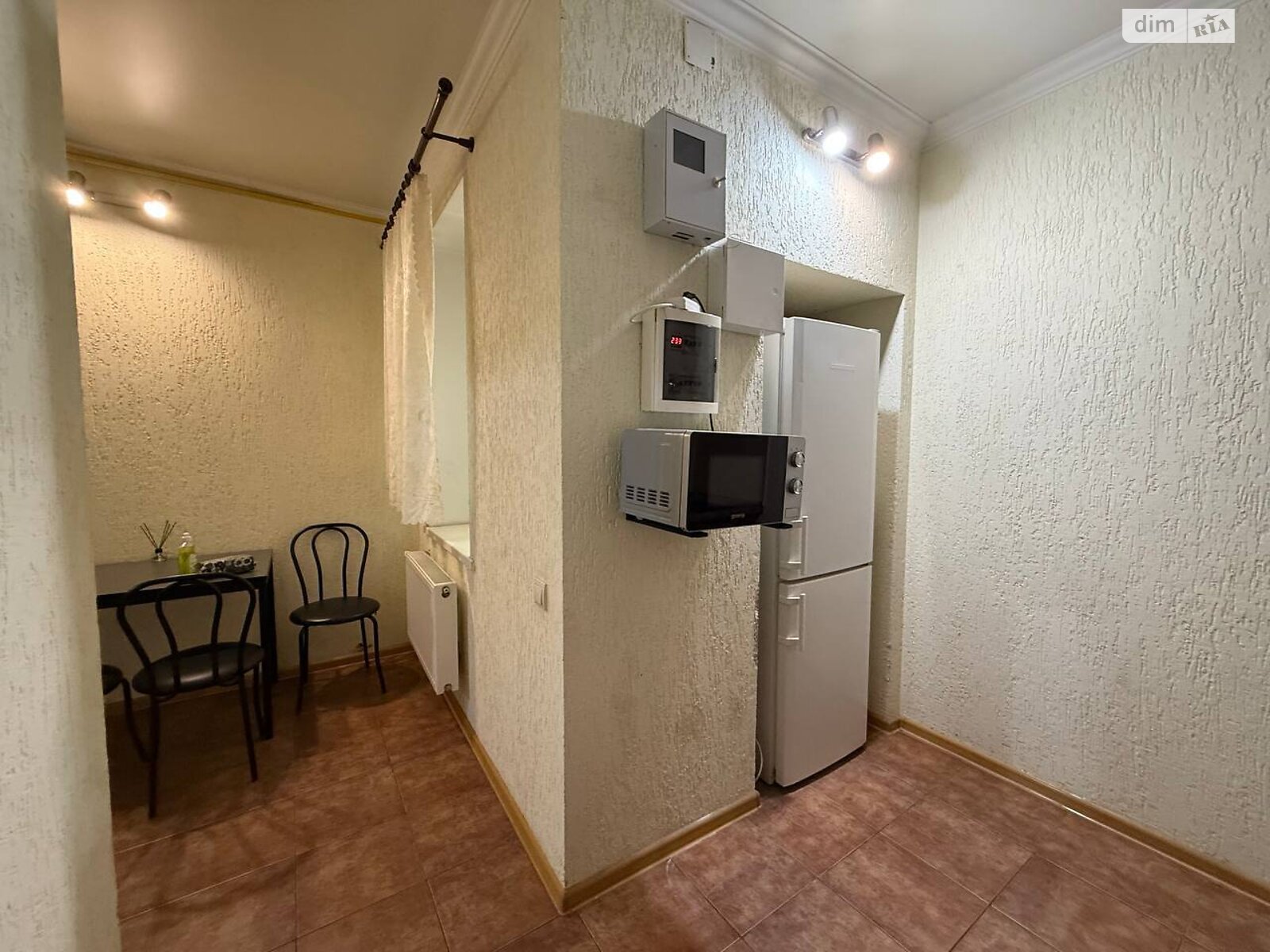 однопроверховий будинок з ремонтом, 52 кв. м, кирпич. Здається помісячно в Кривому Розі, в районі Металургійний фото 1