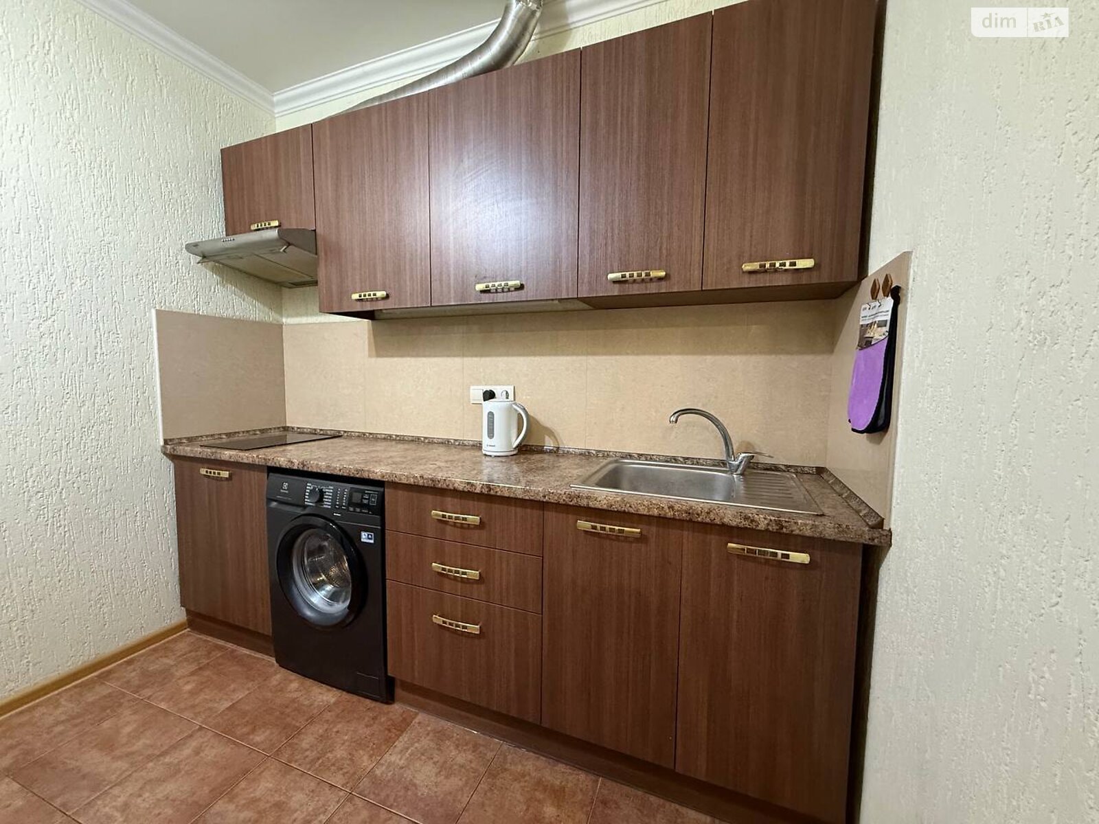 однопроверховий будинок з ремонтом, 52 кв. м, кирпич. Здається помісячно в Кривому Розі, в районі Металургійний фото 1