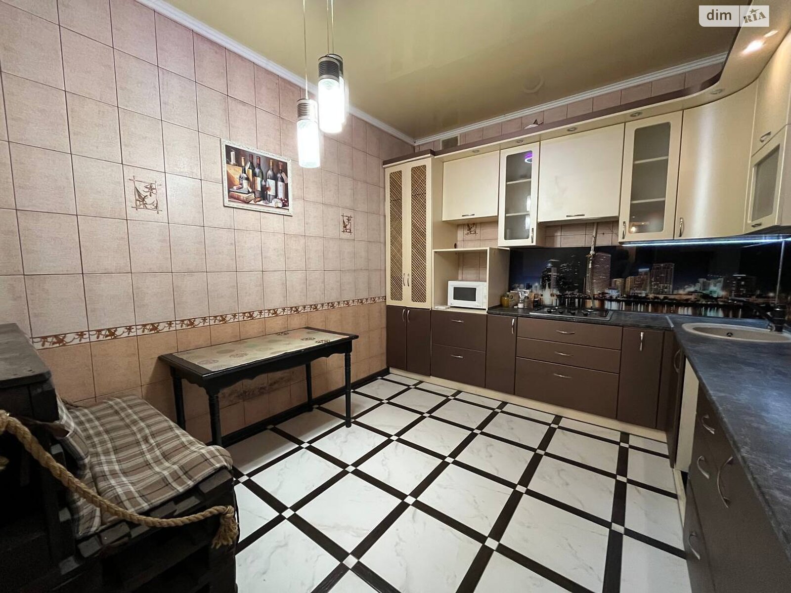 одноповерховий будинок з гаражем, 56 кв. м, кирпич. Здається помісячно в Кривому Розі, в районі Центрально-Міський фото 1 однопроверховий будинок з гаражем, 56 кв. м, кирпич. Здається помісячно в Кривому Розі, в районі Центрально-Міський фото 1