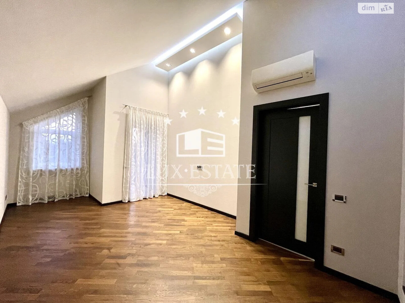 трехэтажный дом с верандой, 700 кв. м, кирпич. Сдается помесячно в Лесниках фото 1 трехэтажный дом с верандой, 700 кв. м, кирпич. Сдается помесячно в Лесниках фото 1