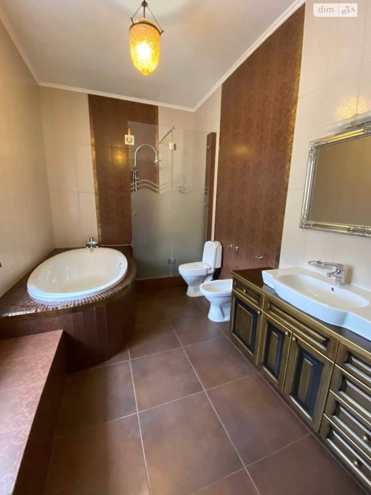 триповерховий будинок з гаражем, 500 кв. м, цегла. Здається помісячно в Лісниках фото 1 триповерховий будинок з гаражем, 500 кв. м, цегла. Здається помісячно в Лісниках фото 1