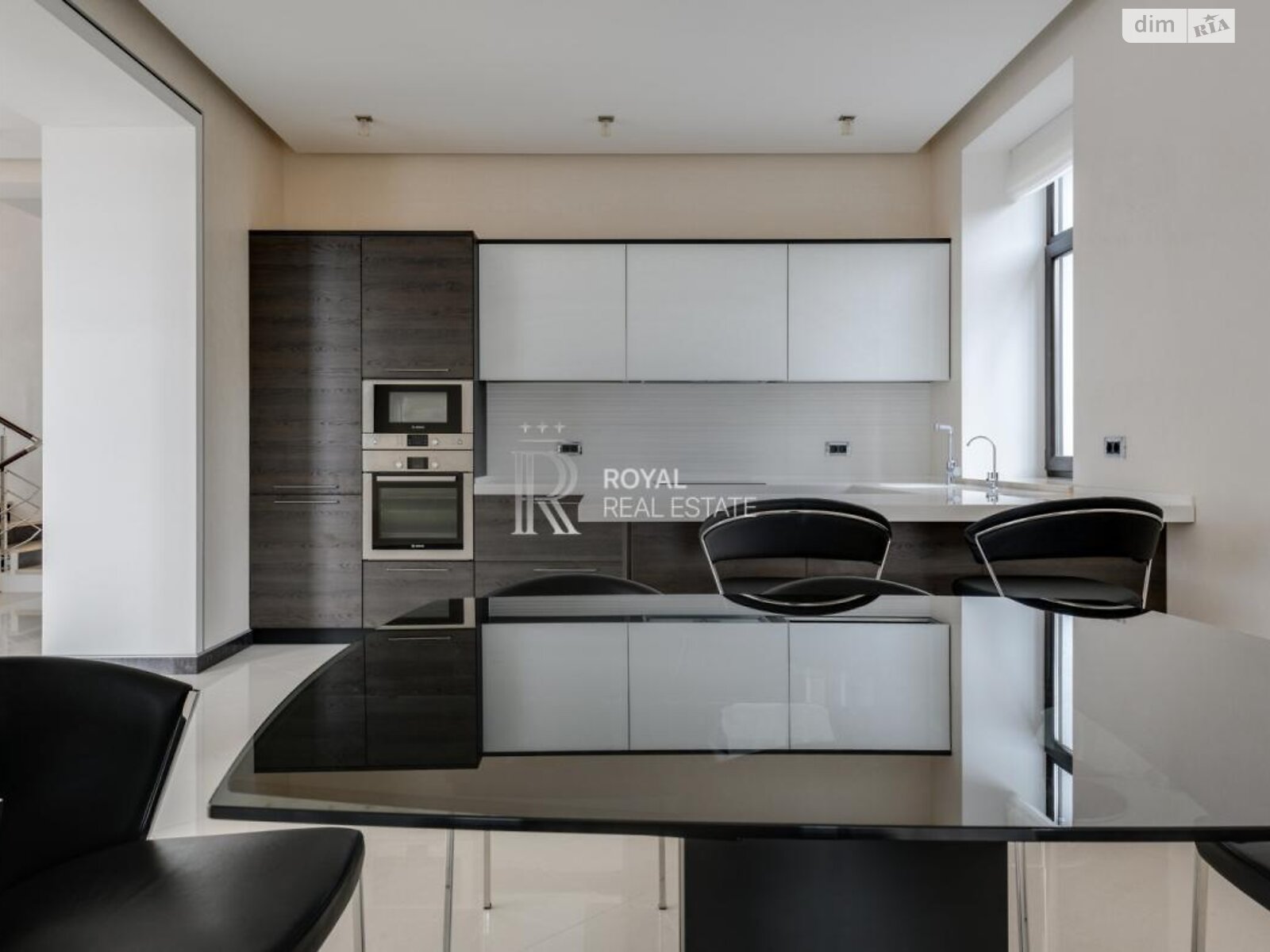 двухэтажный дом с верандой, 450 кв. м, кирпич. Сдается помесячно в Лесниках фото 1