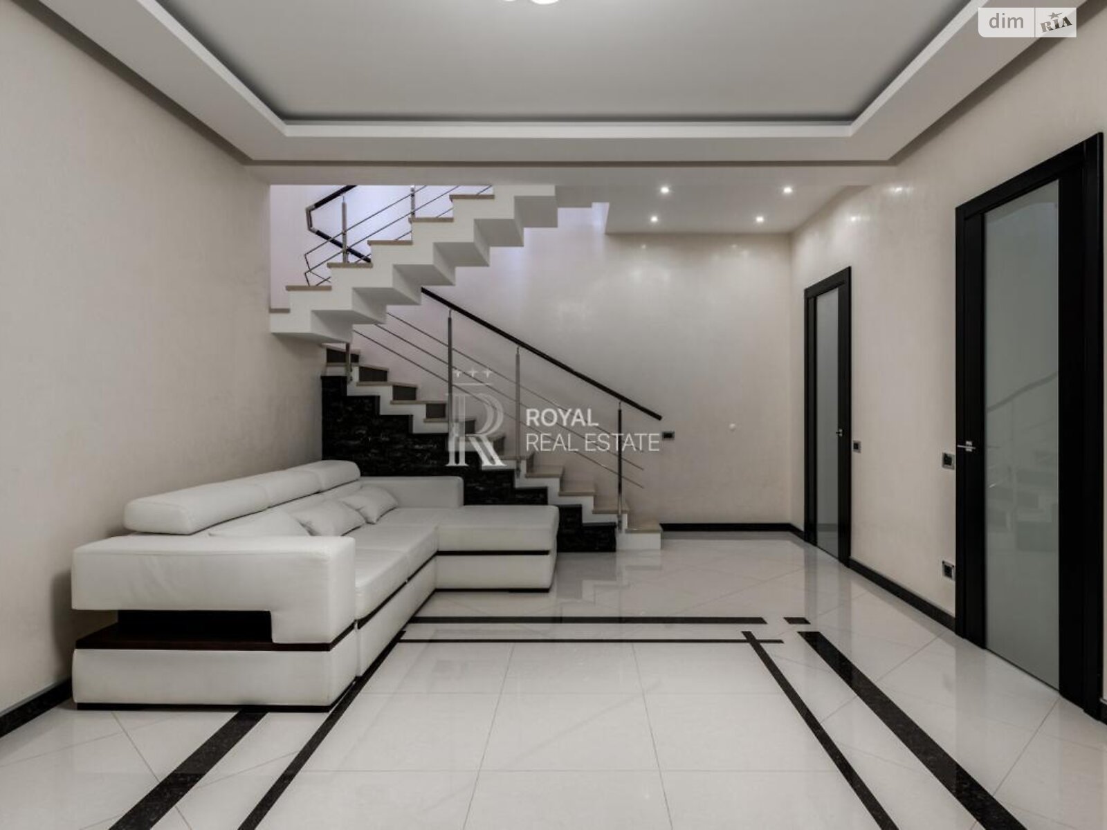 двухэтажный дом с верандой, 450 кв. м, кирпич. Сдается помесячно в Лесниках фото 1