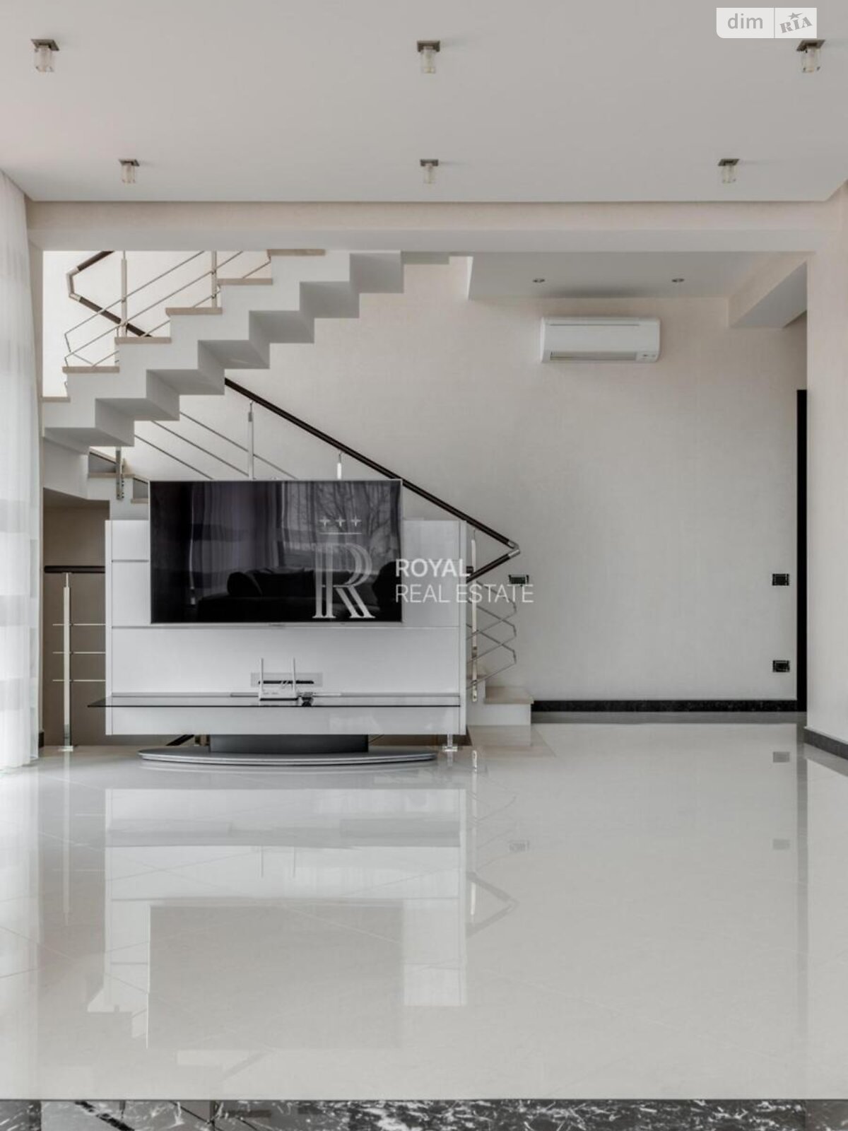 двухэтажный дом с верандой, 450 кв. м, кирпич. Сдается помесячно в Лесниках фото 1