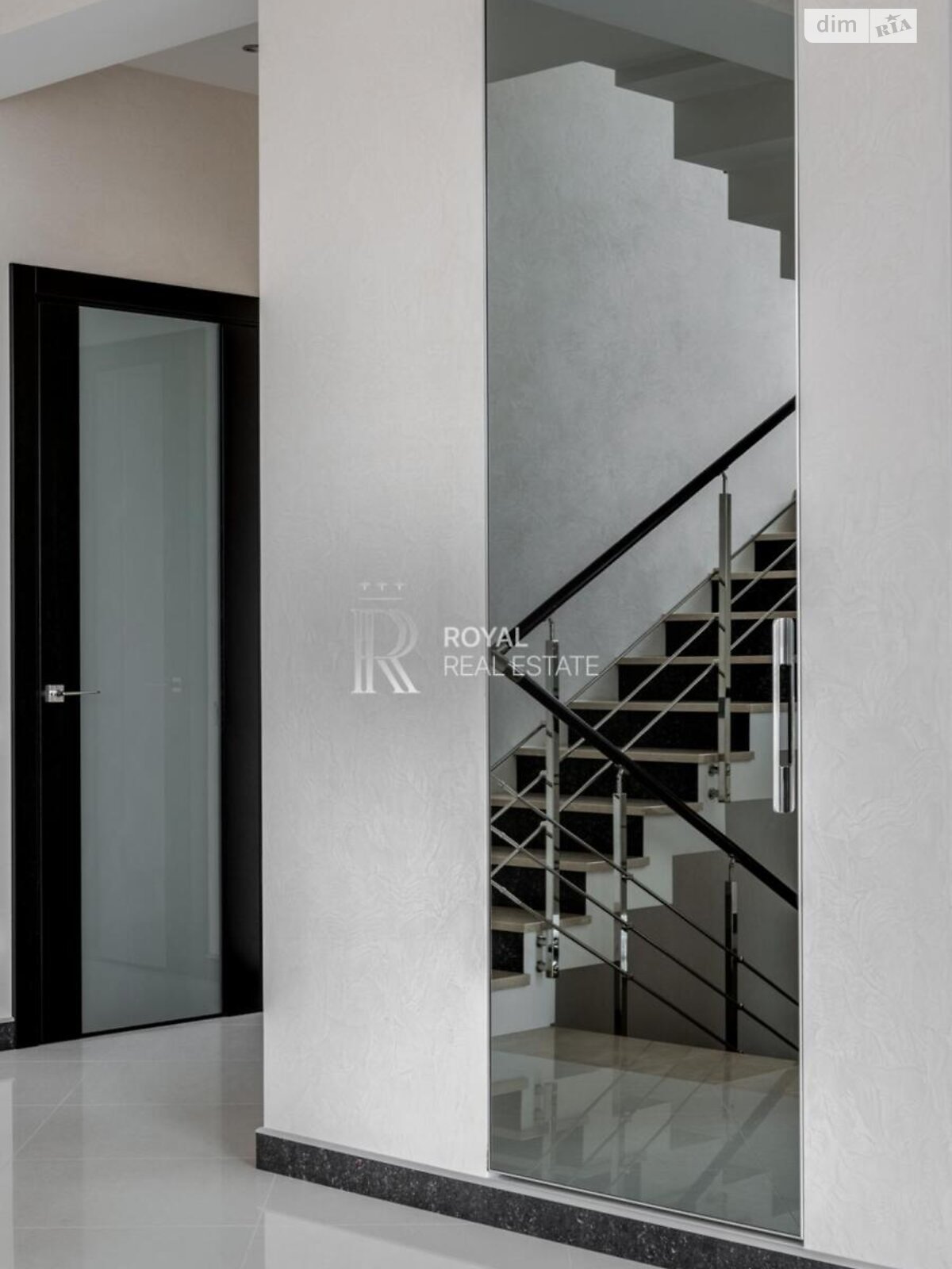 двухэтажный дом с верандой, 450 кв. м, кирпич. Сдается помесячно в Лесниках фото 1