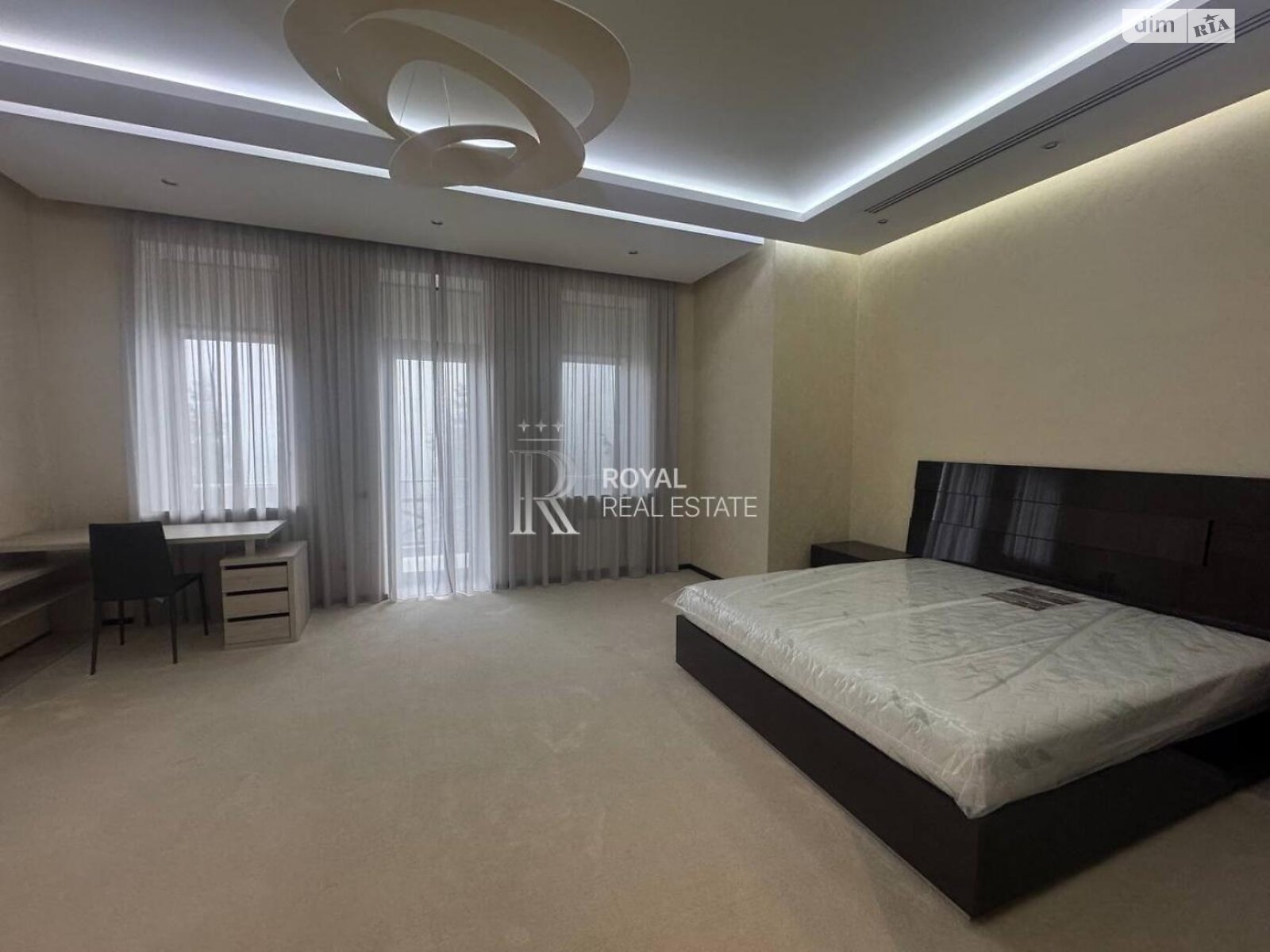 трехэтажный дом с верандой, 725 кв. м, кирпич. Сдается помесячно в Лесниках фото 1