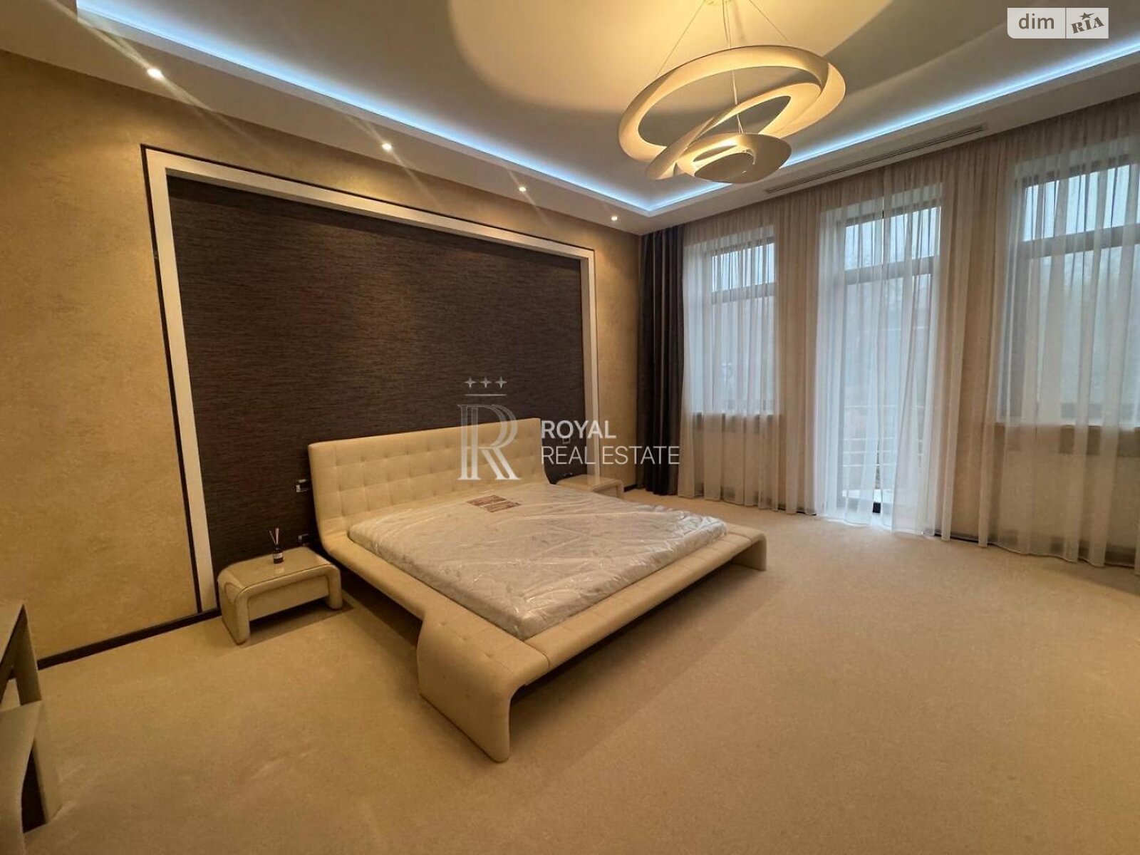 трехэтажный дом с верандой, 725 кв. м, кирпич. Сдается помесячно в Лесниках фото 1