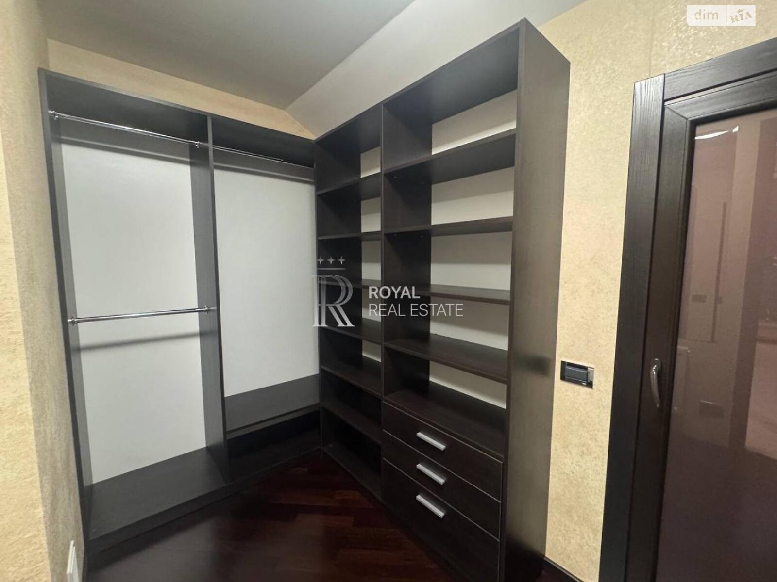 трехэтажный дом с верандой, 725 кв. м, кирпич. Сдается помесячно в Лесниках фото 1