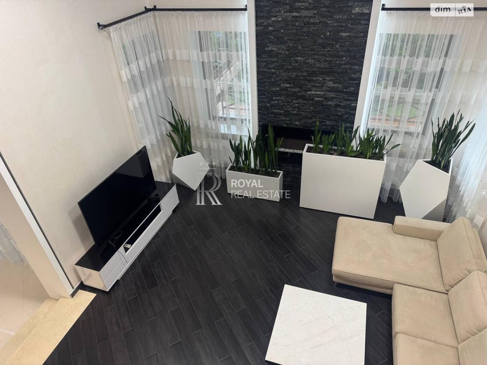 трехэтажный дом с верандой, 725 кв. м, кирпич. Сдается помесячно в Лесниках фото 1