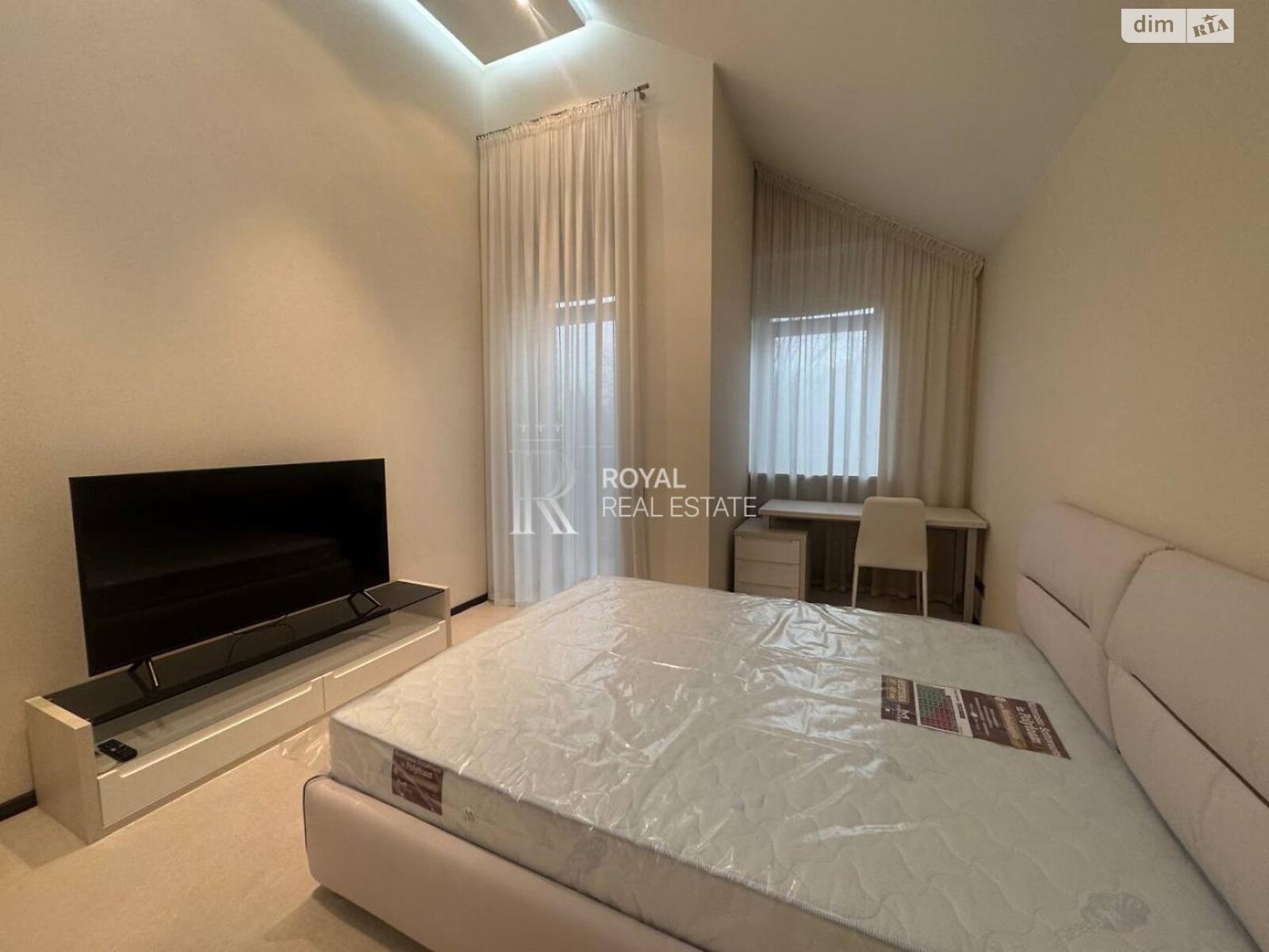 трехэтажный дом с верандой, 725 кв. м, кирпич. Сдается помесячно в Лесниках фото 1