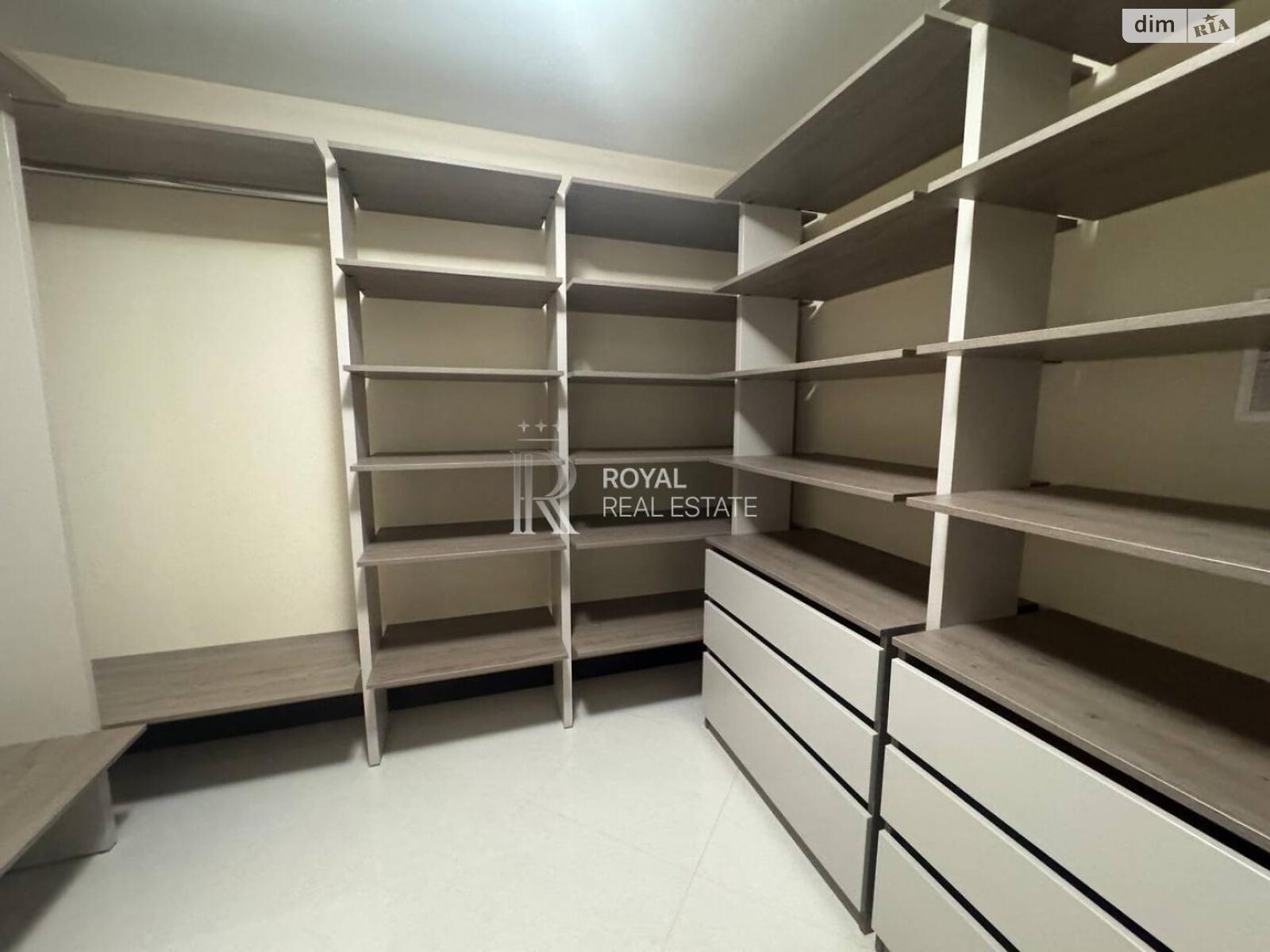 трехэтажный дом с верандой, 725 кв. м, кирпич. Сдается помесячно в Лесниках фото 1