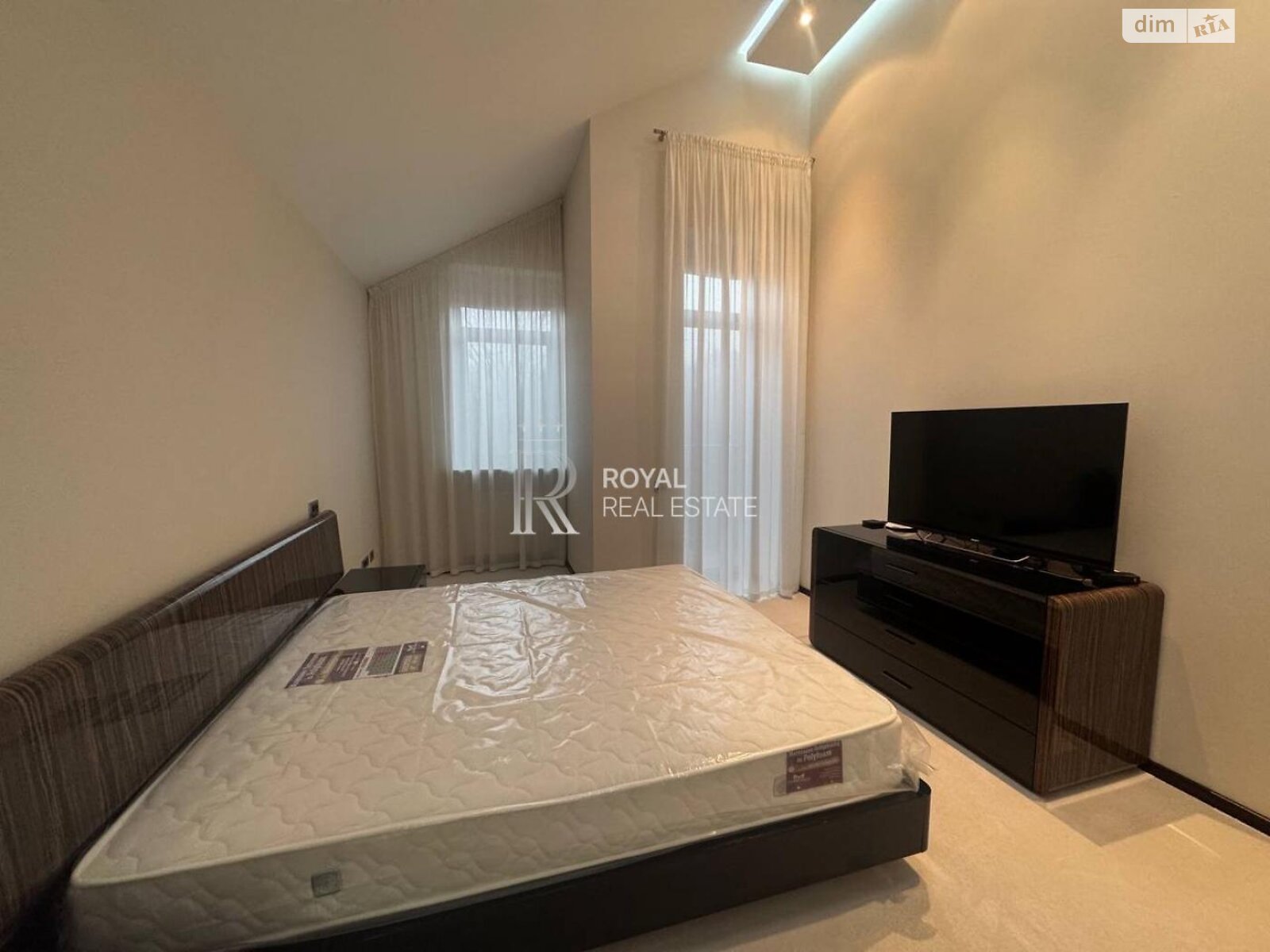 трехэтажный дом с верандой, 725 кв. м, кирпич. Сдается помесячно в Лесниках фото 1